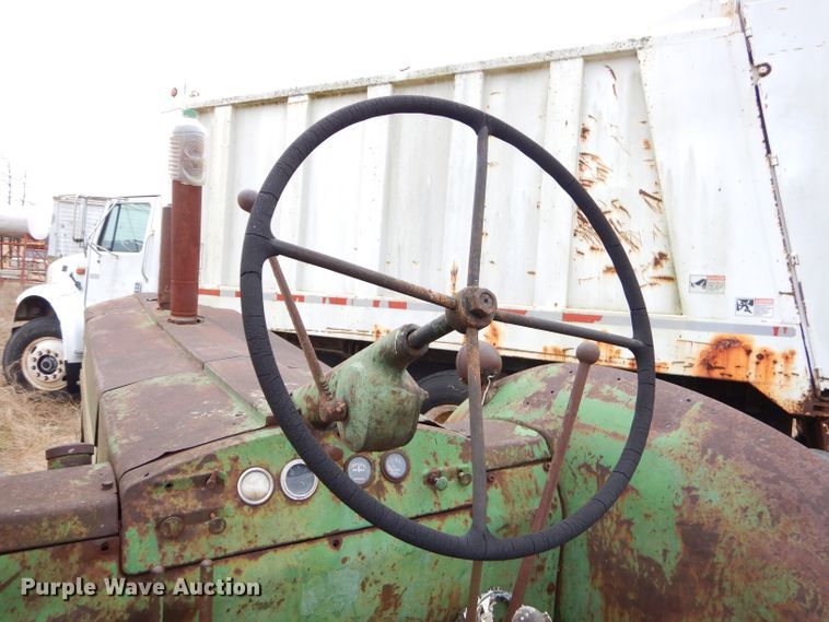 image for item GB9661 1952 John Deere R tractor