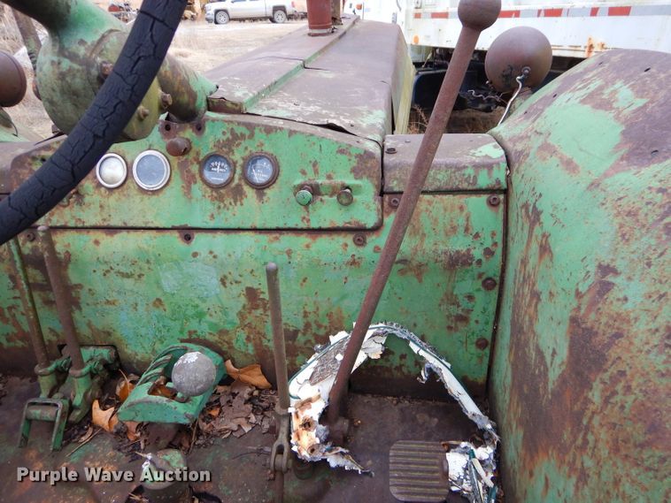 image for item GB9661 1952 John Deere R tractor