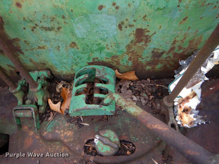 image for item GB9661 1952 John Deere R tractor