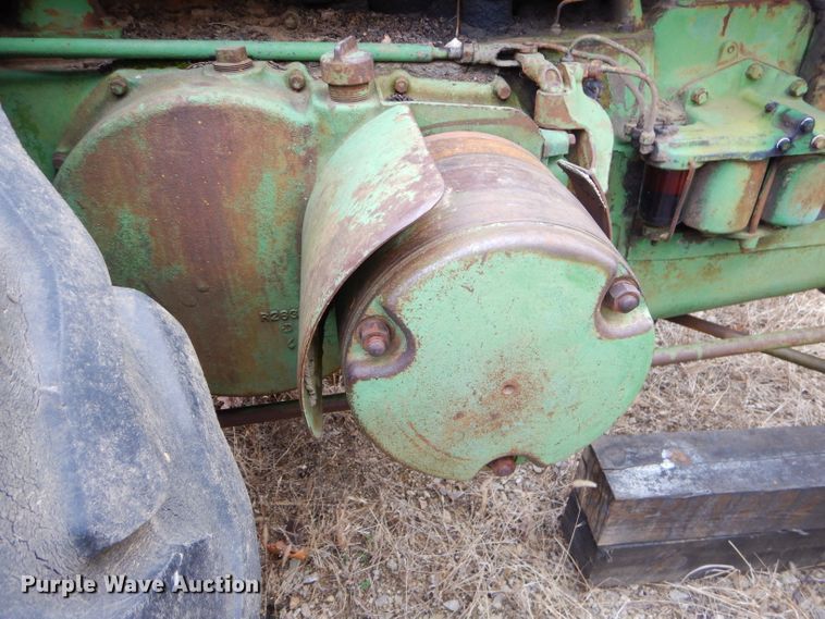 image for item GB9661 1952 John Deere R tractor