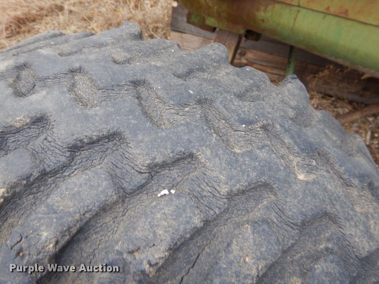 image for item GB9661 1952 John Deere R tractor