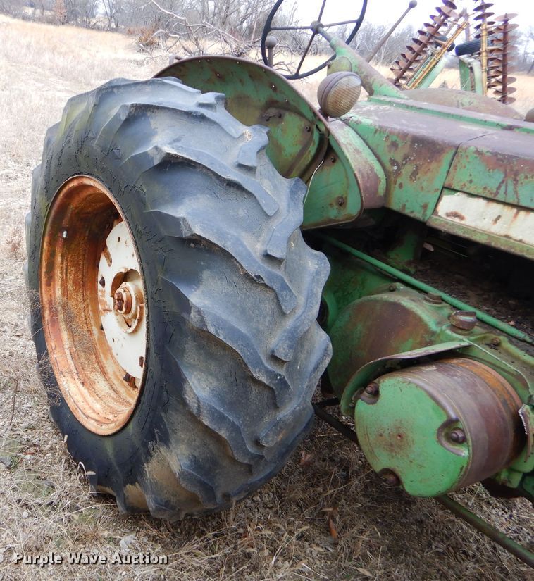 image for item GB9661 1952 John Deere R tractor