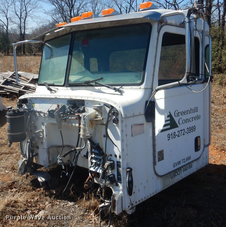 image for item GD9222 2007 Peterbilt 357 truck cab