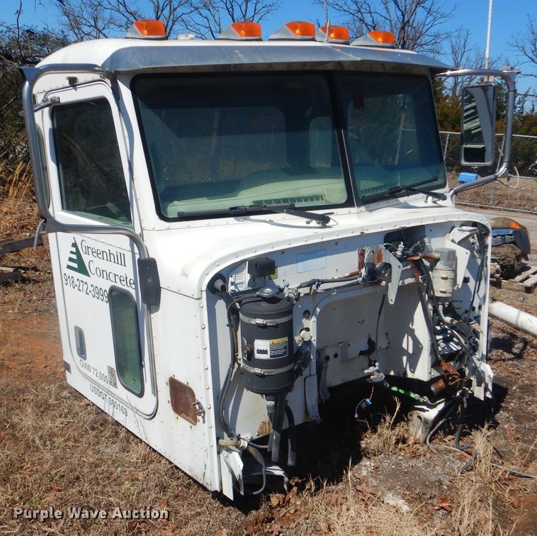 image for item GD9222 2007 Peterbilt 357 truck cab