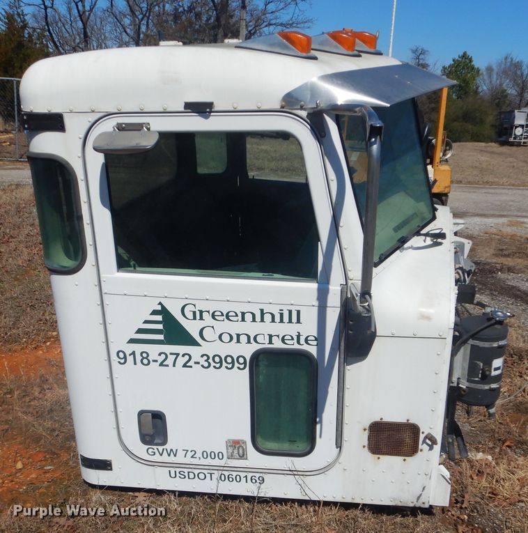 image for item GD9222 2007 Peterbilt 357 truck cab