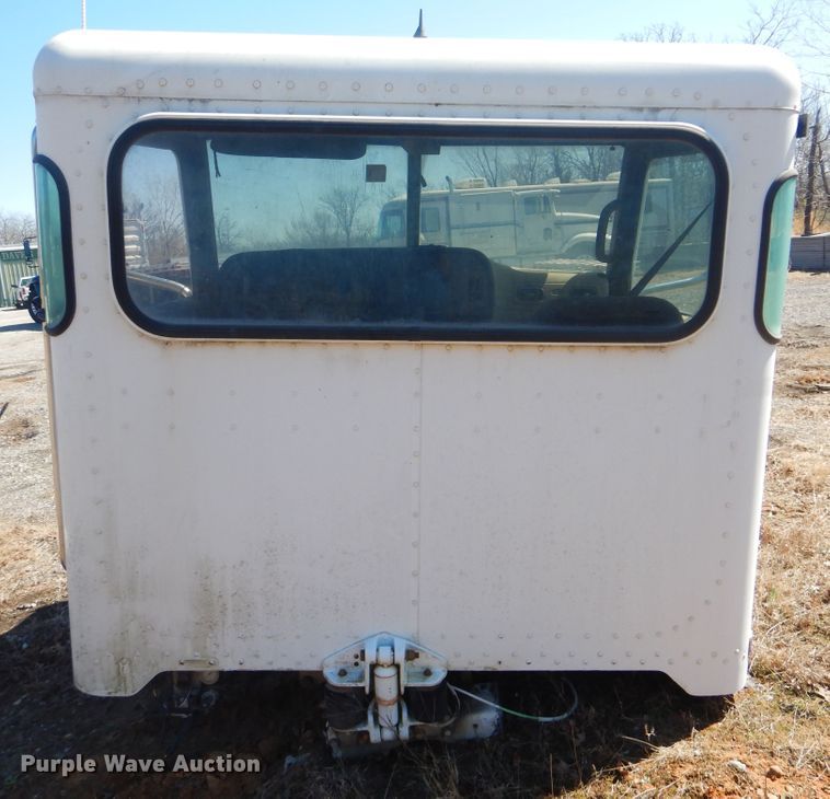 image for item GD9222 2007 Peterbilt 357 truck cab