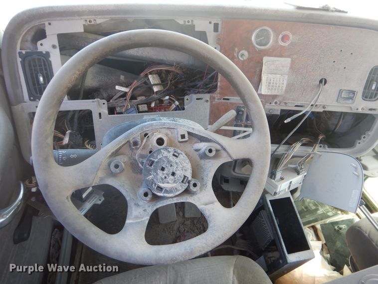 image for item GD9222 2007 Peterbilt 357 truck cab