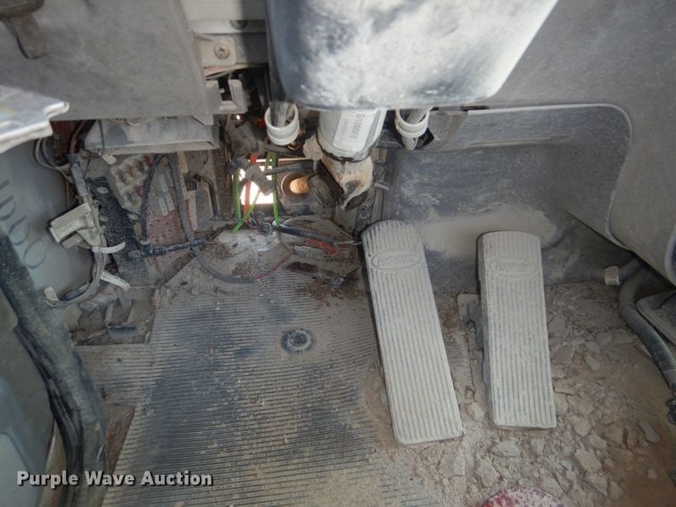 image for item GD9222 2007 Peterbilt 357 truck cab