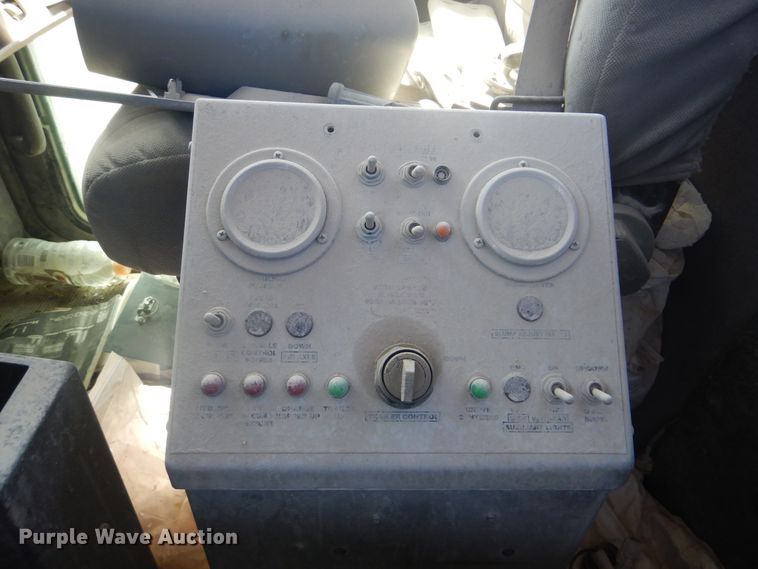 image for item GD9222 2007 Peterbilt 357 truck cab