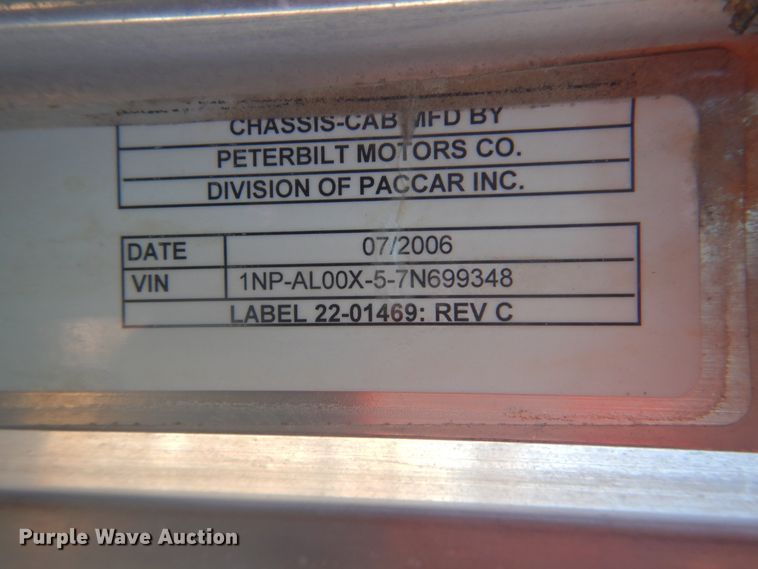 image for item GD9222 2007 Peterbilt 357 truck cab