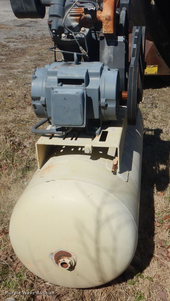 image for item GD9229 2005 Ingersoll Rand 7100 air compressor