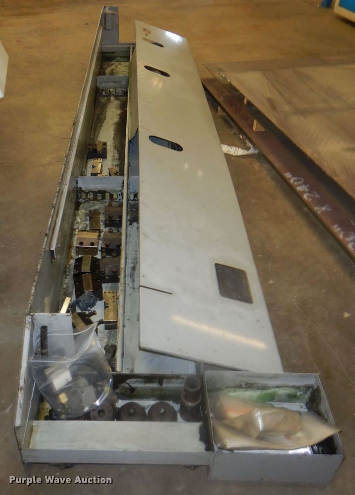 image for item GE9053 2004 Haas SL30 CNC lathe