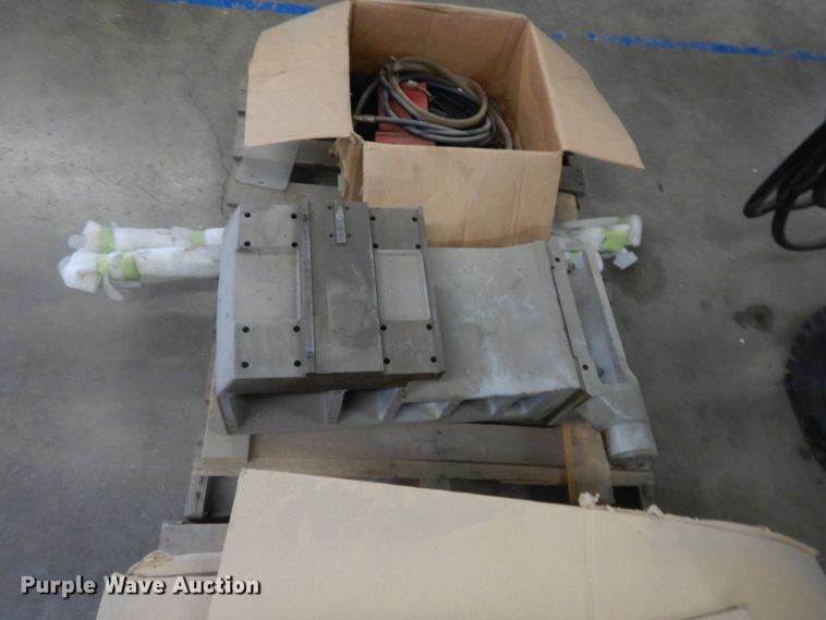 image for item GE9053 2004 Haas SL30 CNC lathe