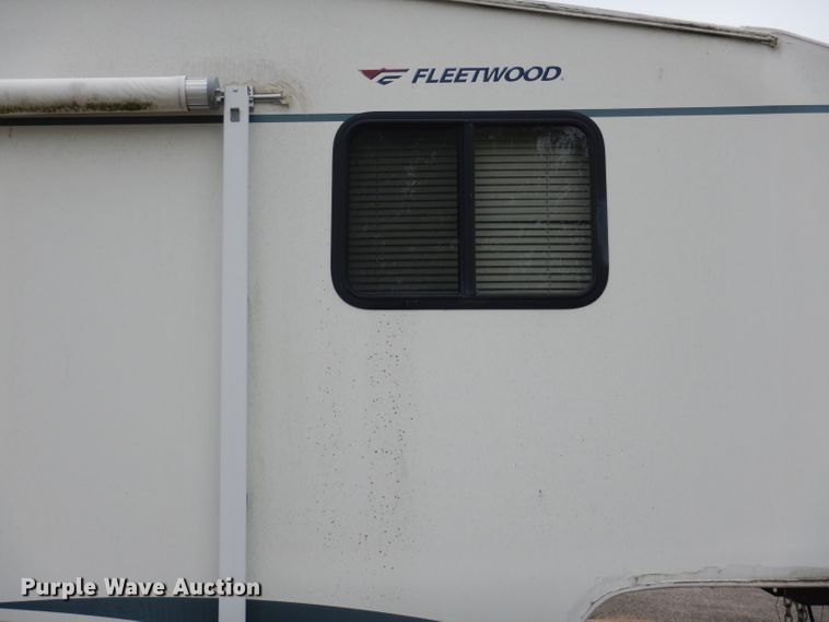image for item GE9272 2006 Fleetwood Wilderness camper