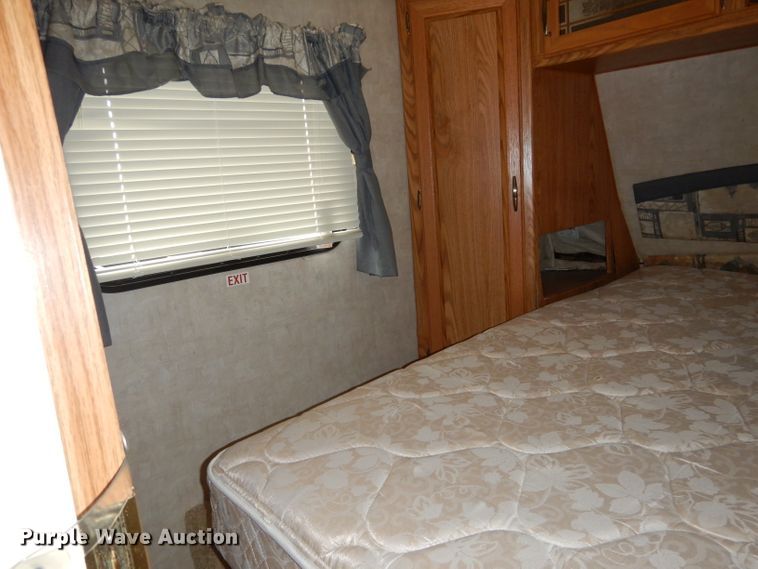 image for item GE9272 2006 Fleetwood Wilderness camper