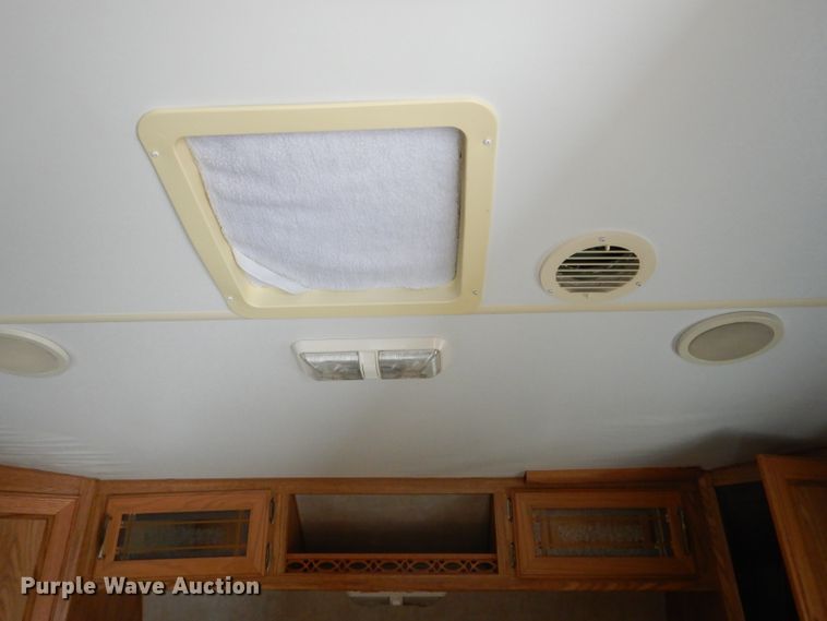 image for item GE9272 2006 Fleetwood Wilderness camper