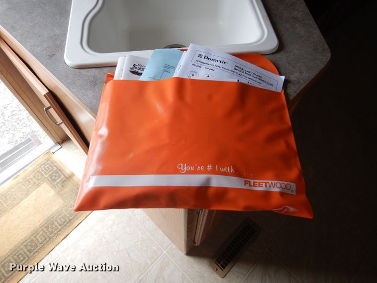 image for item GE9272 2006 Fleetwood Wilderness camper