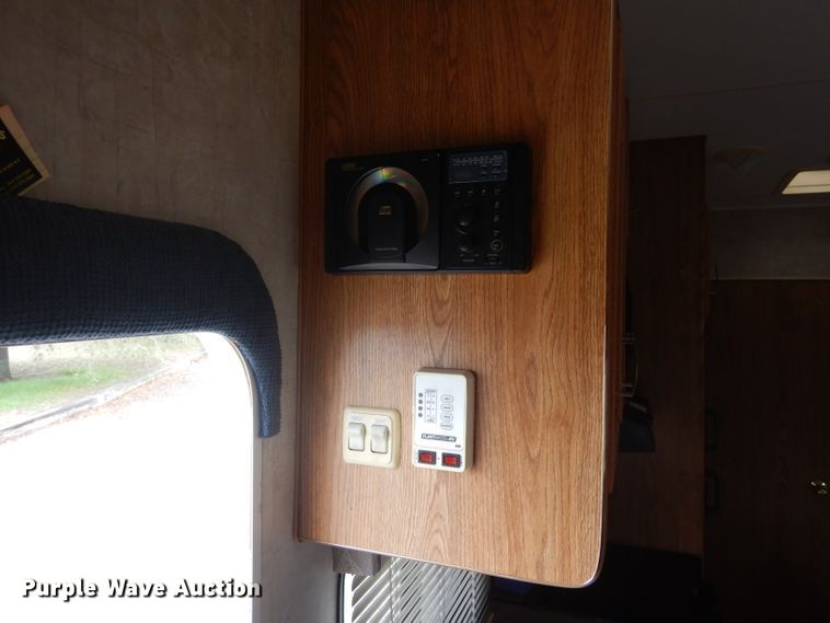 image for item GE9272 2006 Fleetwood Wilderness camper