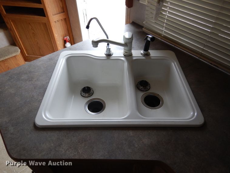 image for item GE9272 2006 Fleetwood Wilderness camper