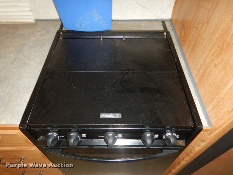 image for item GE9272 2006 Fleetwood Wilderness camper