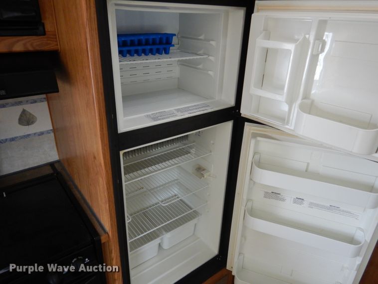 image for item GE9272 2006 Fleetwood Wilderness camper