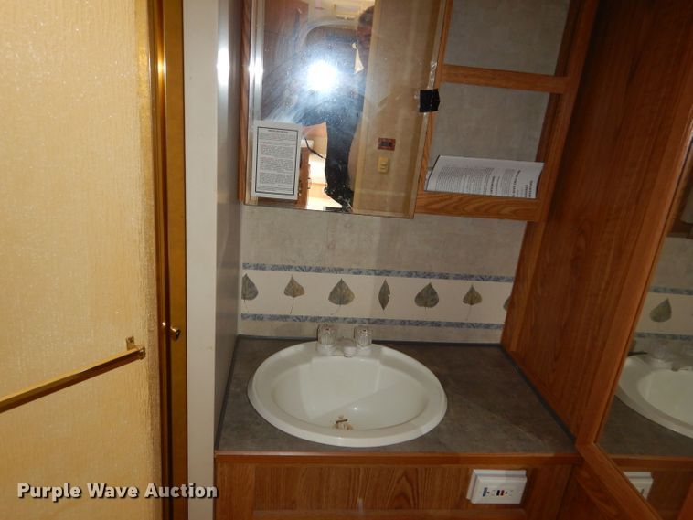 image for item GE9272 2006 Fleetwood Wilderness camper