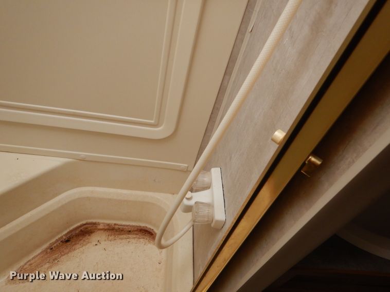 image for item GE9272 2006 Fleetwood Wilderness camper