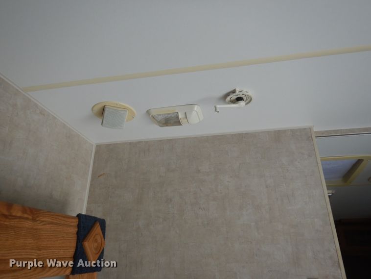 image for item GE9272 2006 Fleetwood Wilderness camper