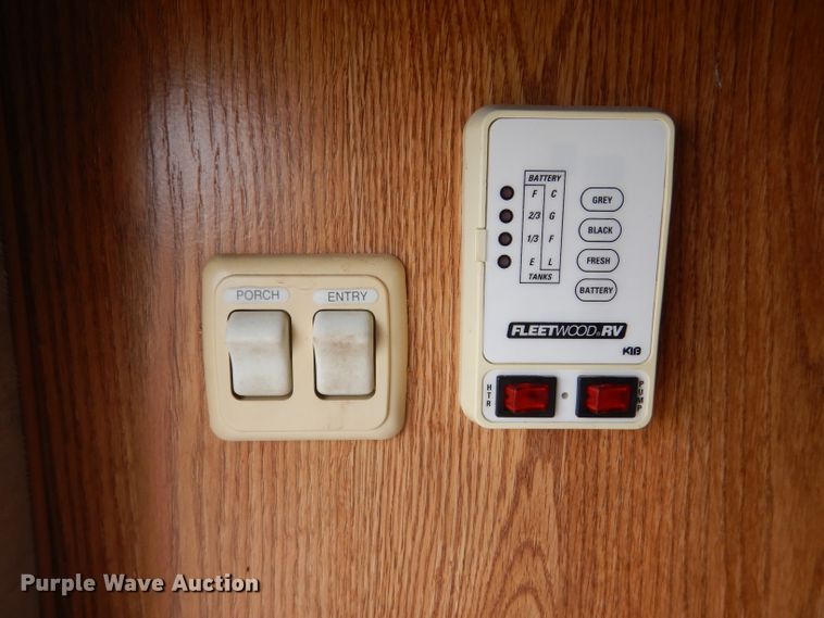 image for item GE9272 2006 Fleetwood Wilderness camper