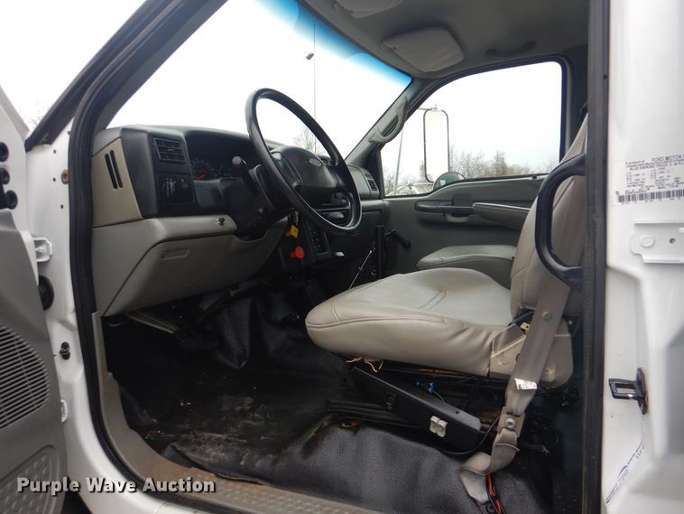 image for item GF9125 2008 Ford F750 Super Duty Crew Cab service truck
