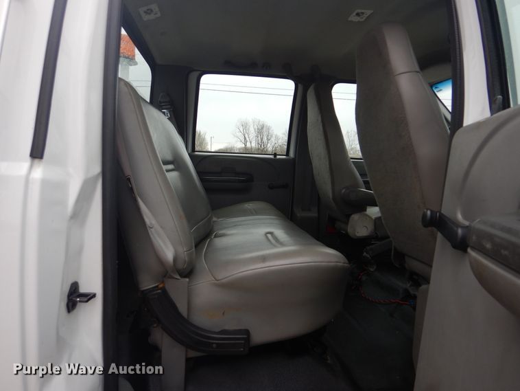 image for item GF9125 2008 Ford F750 Super Duty Crew Cab service truck