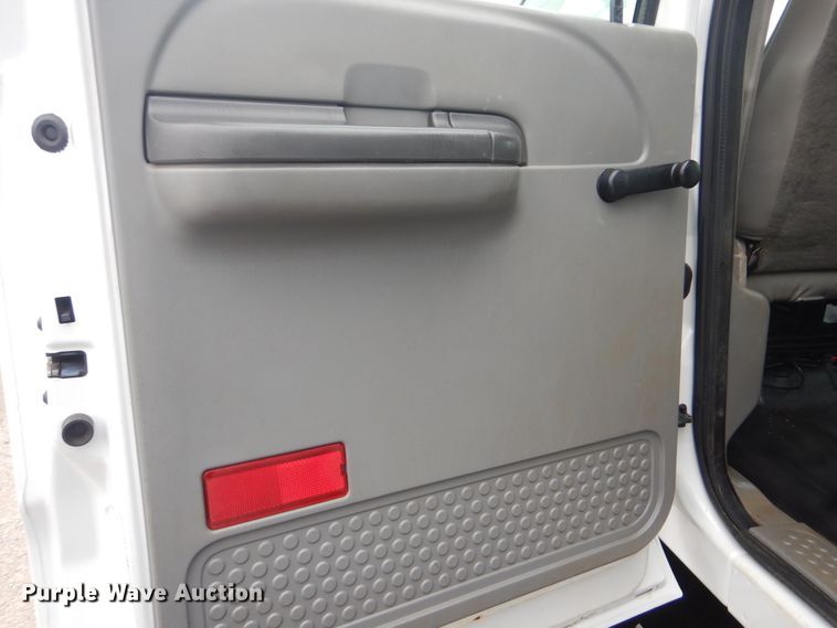 image for item GF9125 2008 Ford F750 Super Duty Crew Cab service truck