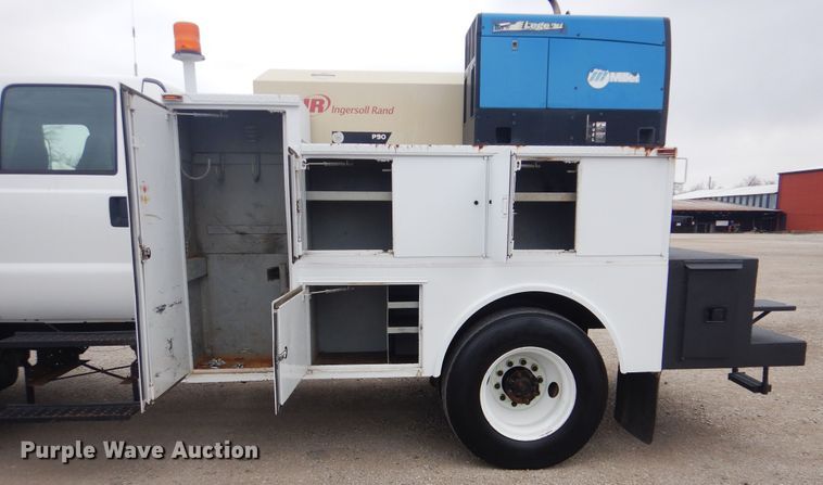 image for item GF9125 2008 Ford F750 Super Duty Crew Cab service truck