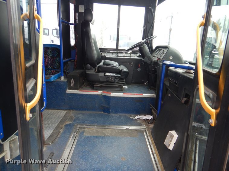 image for item GF9128 2006 El Dorado EZ Rider II coach bus