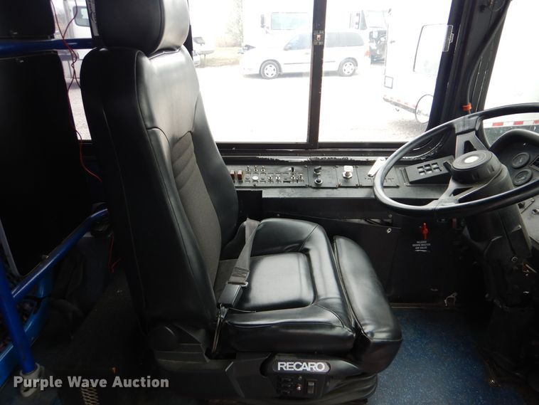 image for item GF9128 2006 El Dorado EZ Rider II coach bus