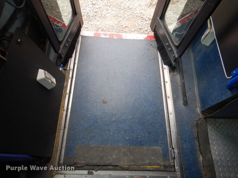 image for item GF9128 2006 El Dorado EZ Rider II coach bus