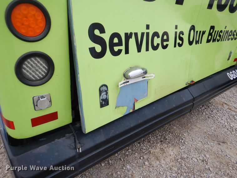 image for item GF9128 2006 El Dorado EZ Rider II coach bus