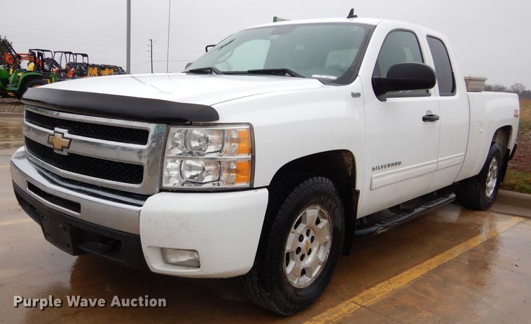 image for item GK9054 2010 Chevrolet Silverado 1500  Ext. Cab pickup truck