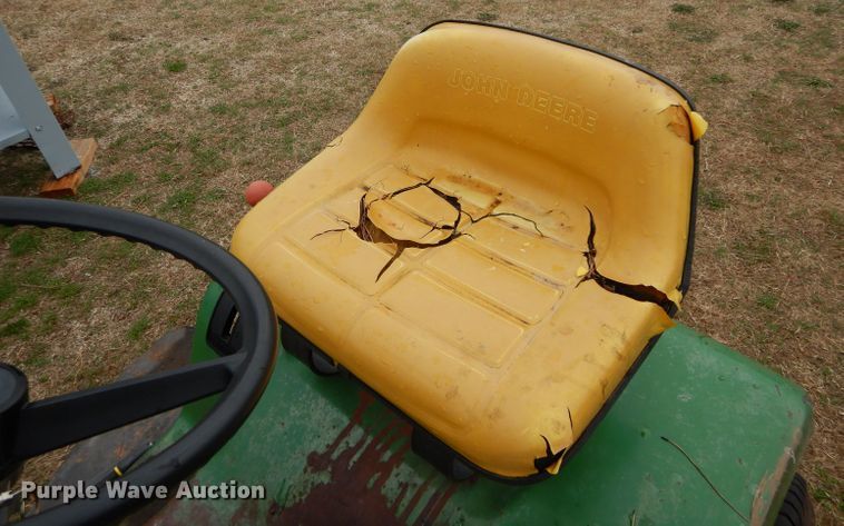 image for item GK9056 John Deere 116 lawn mower