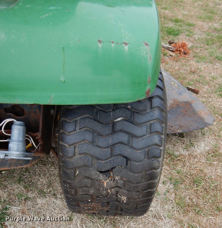 image for item GK9056 John Deere 116 lawn mower