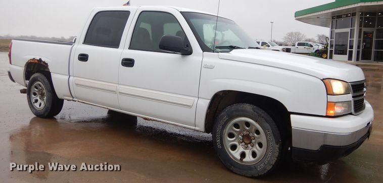image for item GK9062 2006 Chevrolet Silverado 1500  Crew Cab pickup truck