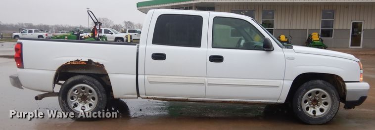 image for item GK9062 2006 Chevrolet Silverado 1500  Crew Cab pickup truck