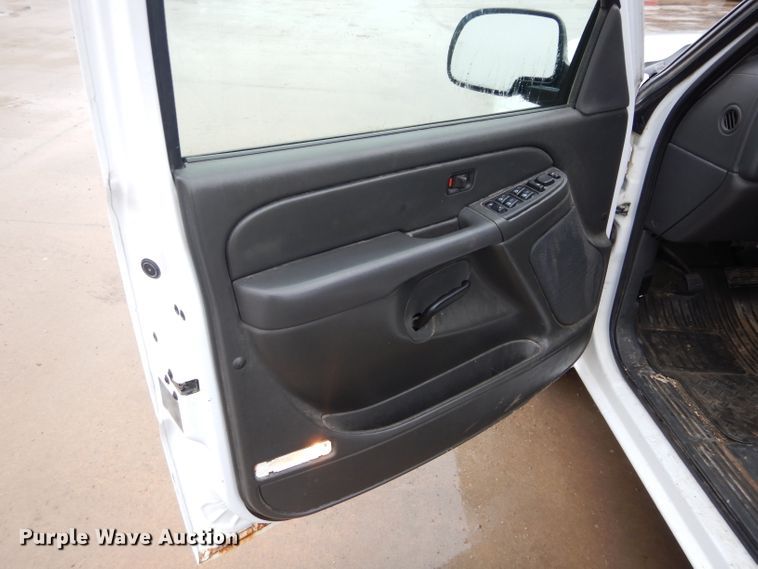 image for item GK9062 2006 Chevrolet Silverado 1500  Crew Cab pickup truck