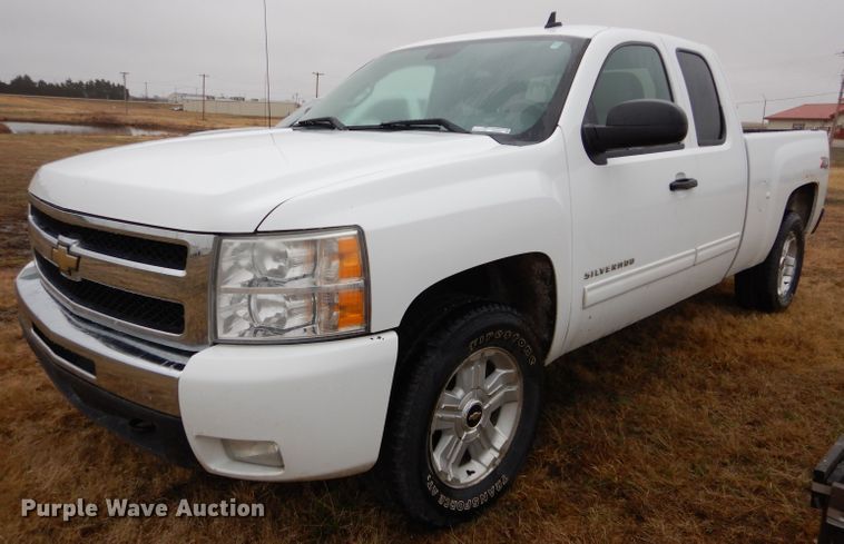 image for item GK9063 2010 Chevrolet Silverado 1500  Ext. Cab pickup truck