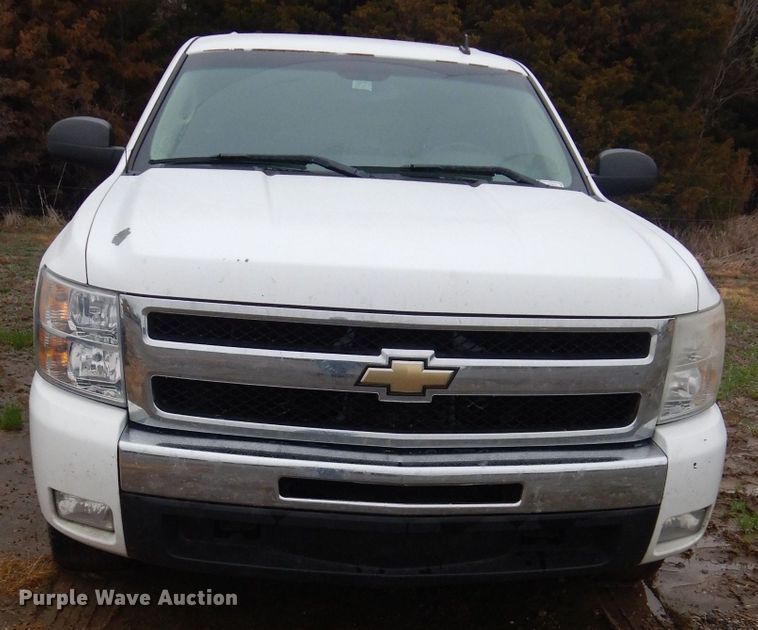 image for item GK9073 2011 Chevrolet Silverado 1500  Crew Cab pickup truck