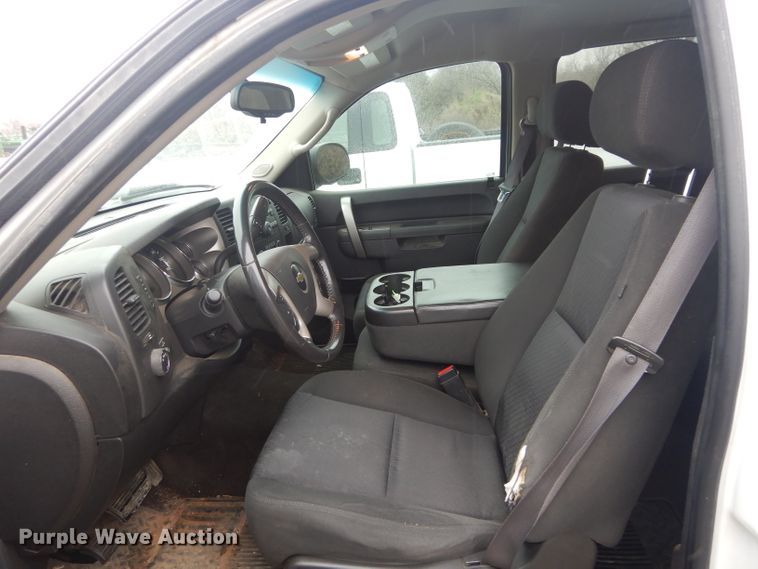 image for item GK9073 2011 Chevrolet Silverado 1500  Crew Cab pickup truck