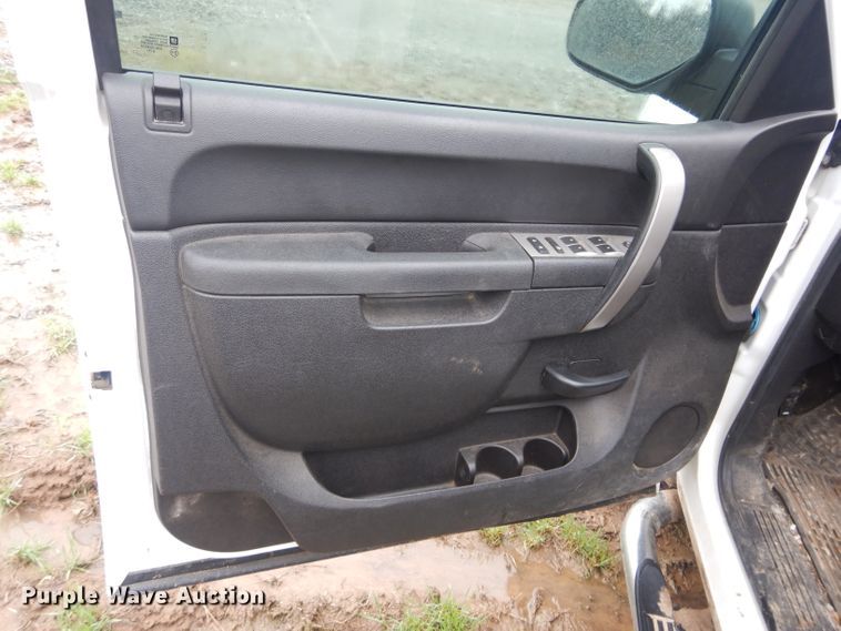 image for item GK9073 2011 Chevrolet Silverado 1500  Crew Cab pickup truck