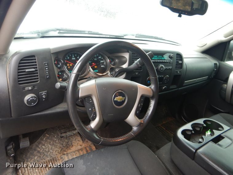 image for item GK9073 2011 Chevrolet Silverado 1500  Crew Cab pickup truck