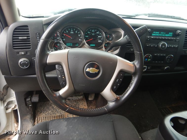 image for item GK9073 2011 Chevrolet Silverado 1500  Crew Cab pickup truck