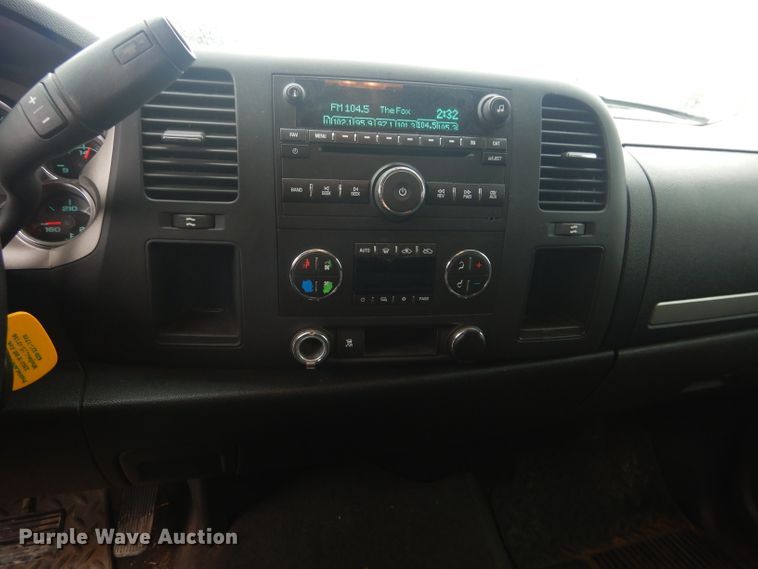 image for item GK9073 2011 Chevrolet Silverado 1500  Crew Cab pickup truck